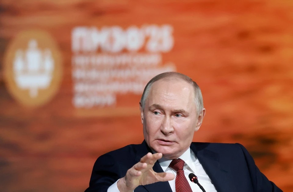 Владимир Путин случайно назвал себя экс-главой ЦРУ и пошутил над оговоркой