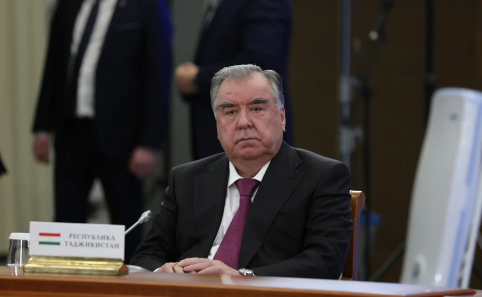 Рахмон призвал изучать русский и английский языки наравне с таджикским