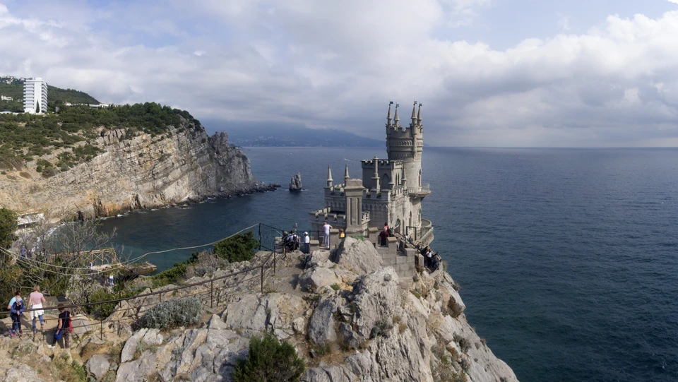 Арестович* согласился с передачей России четырех областей и Крыма