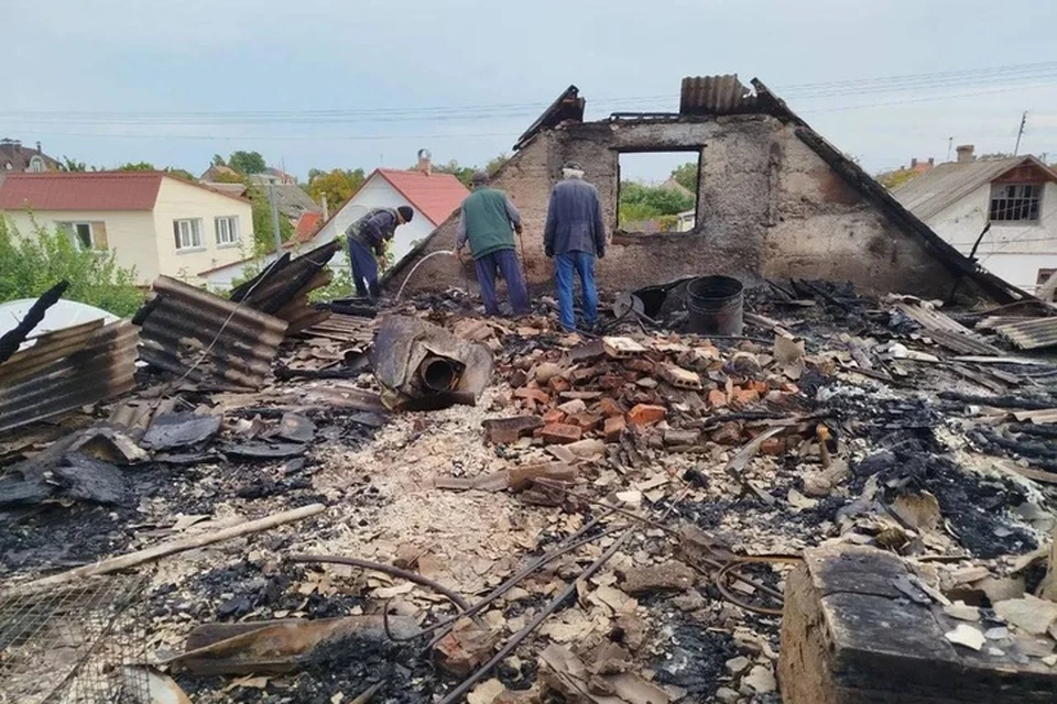 Бомба с с дрона угодила в дом в Новой Каховке. Фото: тг-канал Владимира Оганесова