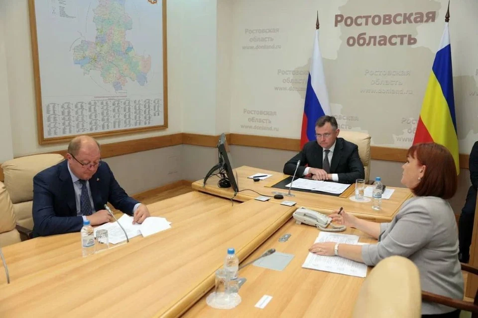 По итогам интерактивного приема губернатор Ростовской области Юрий Слюсарь рассказал о решениях наболевших проблем, поднятых жителями. Фото: Пресс-служба губернатора Ростовской области.