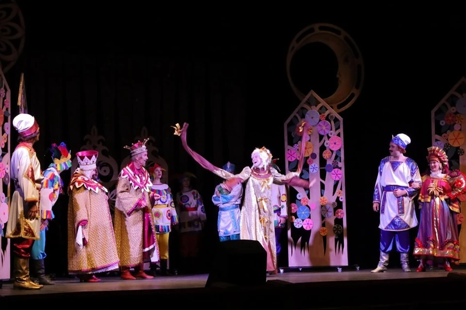 На сцене Новосибирской филармонии впервые выступил Мариупольский театр. Фото: Мариупольский драмтеатр