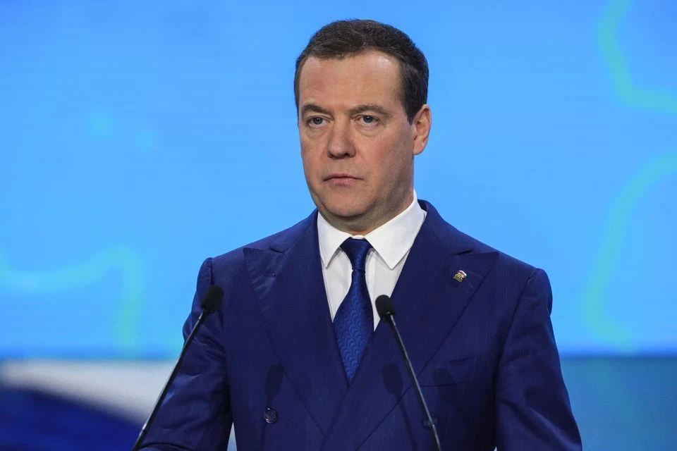 Дмитрий Медведев передал Ким Чен Ыну необычный подарок: что это было