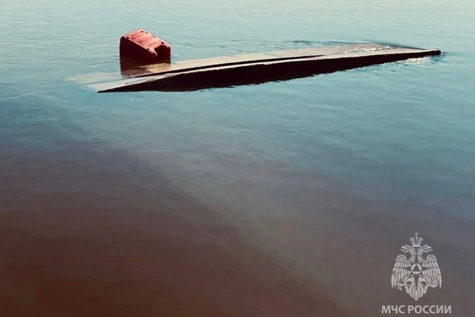 Двое в спасжилетах выбрались на берег, третий пропал Фото: МЧС ЕАО