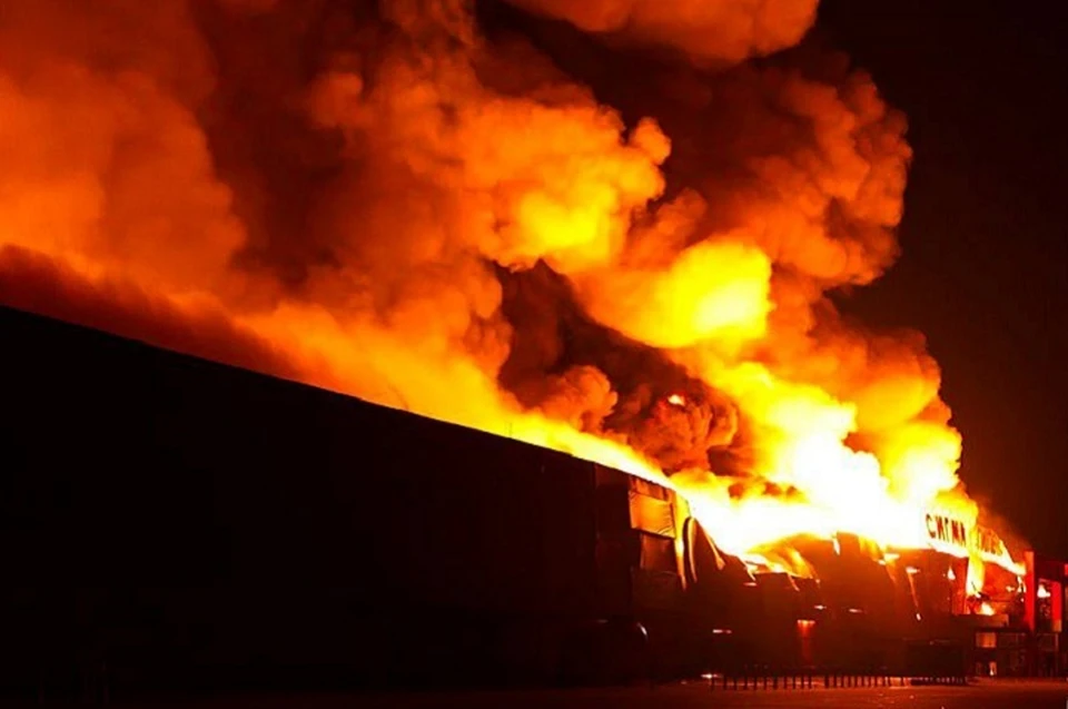 В результате пожара гипермаркет выгорел полностью. Фото: МЧС России по ДНР