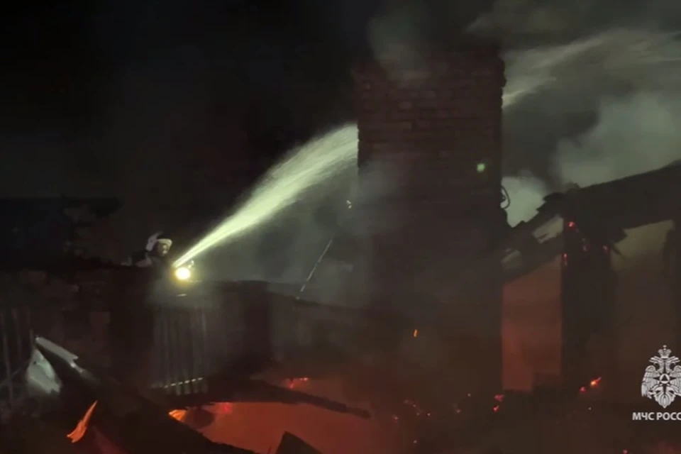 Пожар произошёл в старом городе. ФОТО: скриншот с видео МЧС