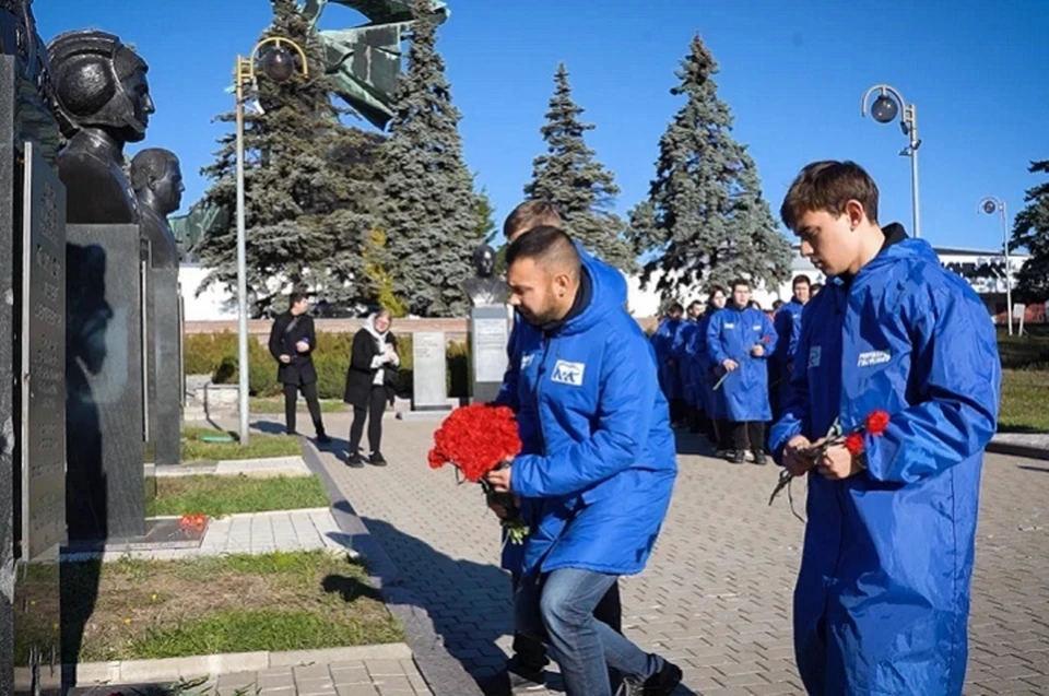 Памятная церемония прошла на Аллее Героев в Донецке. Фото: МГЕР ДНР