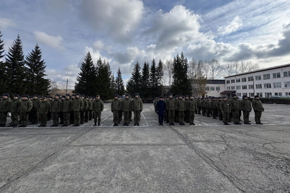 В Иркутской области начали отправку призывников на службу.