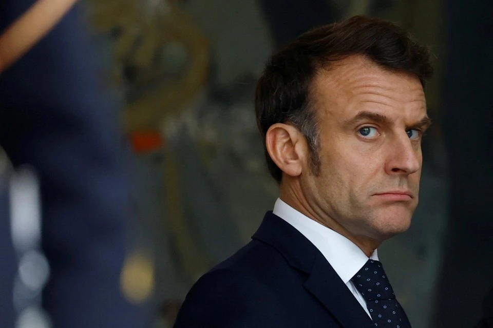 Politico: Макрон пытается сохранить свое наследие при кризисе внутри Франции