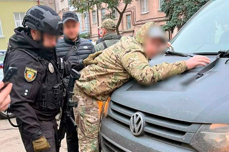 Население Украины все больше и больше начинает оказывать активное сопротивление тем, кто проводит мобилизацию.