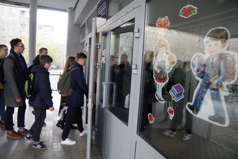 В Бурятии в школьном гардеробе произошла драка между учеником и учителем