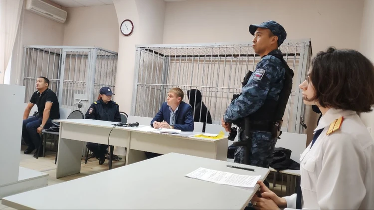 Впятером с двумя ножами избили одного. Суд Оренбурга отправил третьего предполагаемого участника массовой драки у ночного клуба «Марракеш» в СИЗО