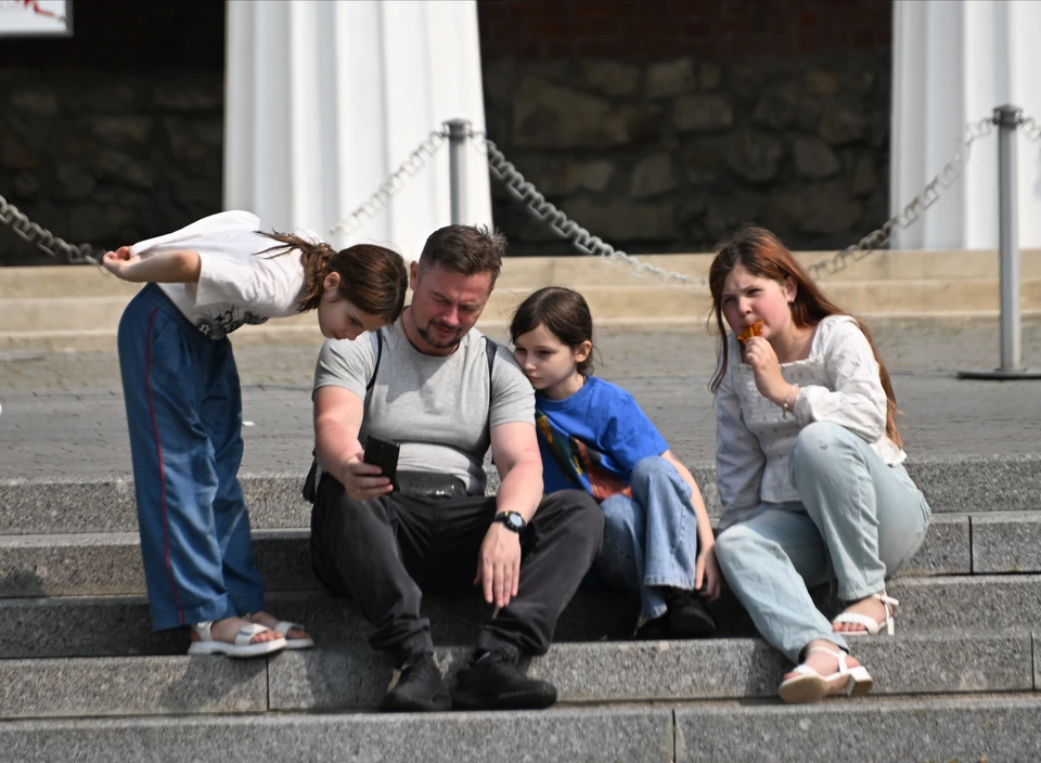 Белстат нарисовал портрет среднестатистического отца в Беларуси.