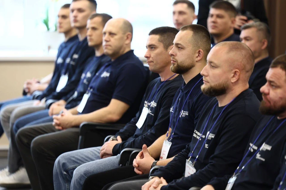 Герои Челябинской обласи сели за парты, чтобы получить работу в органах власти. Фото: пресс-служба губернатора.