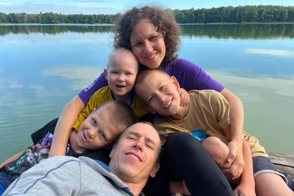 Галина и Александр Лыткины-Даньщиковы идут по жизни рука об руку уже больше 15 лет, воспитывают троих сыновей. Фото: личный архив