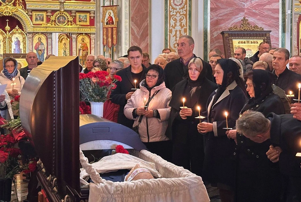 Леонид Грач скончался 18 октября 2025 года в возрасте 77 лет.