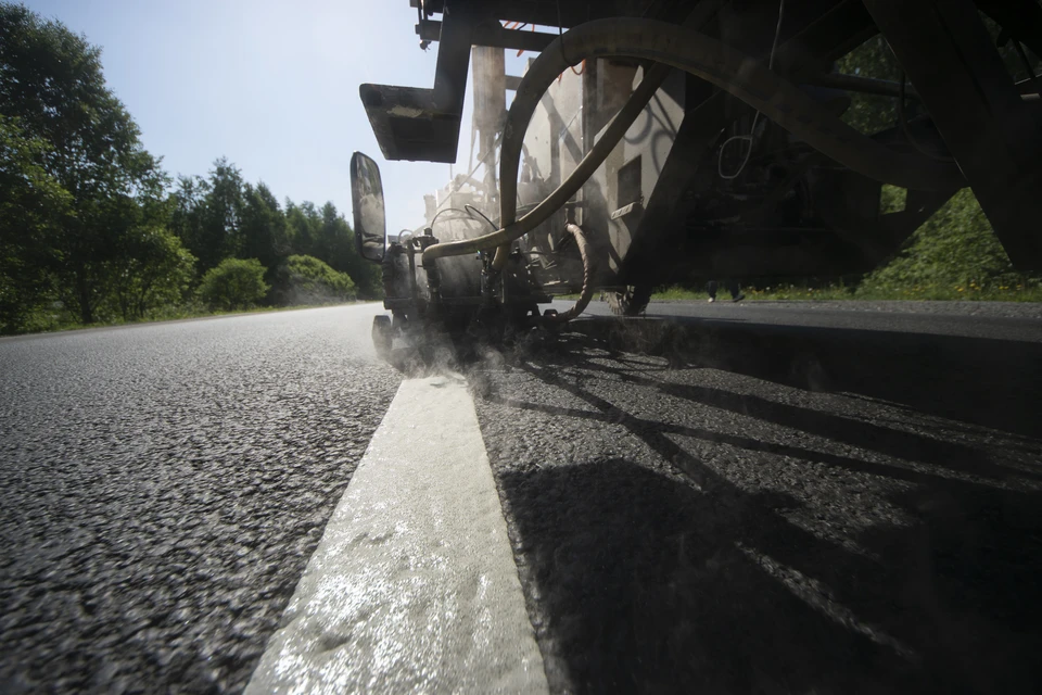 В Ульяновской области на дороги наносят разметку и устанавливают ограждения для безопасности движения. Фото архив КП