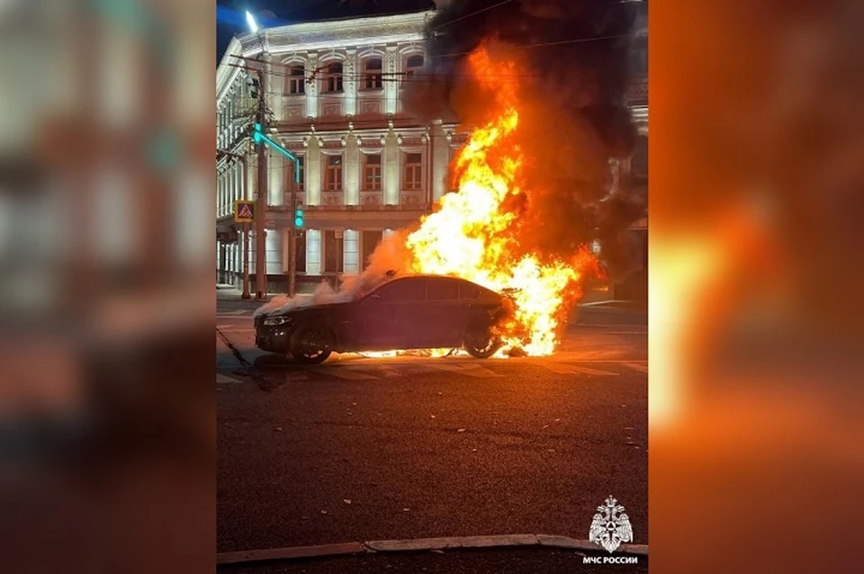 Ночью на улице Ушинского в Ярославле горела машина.