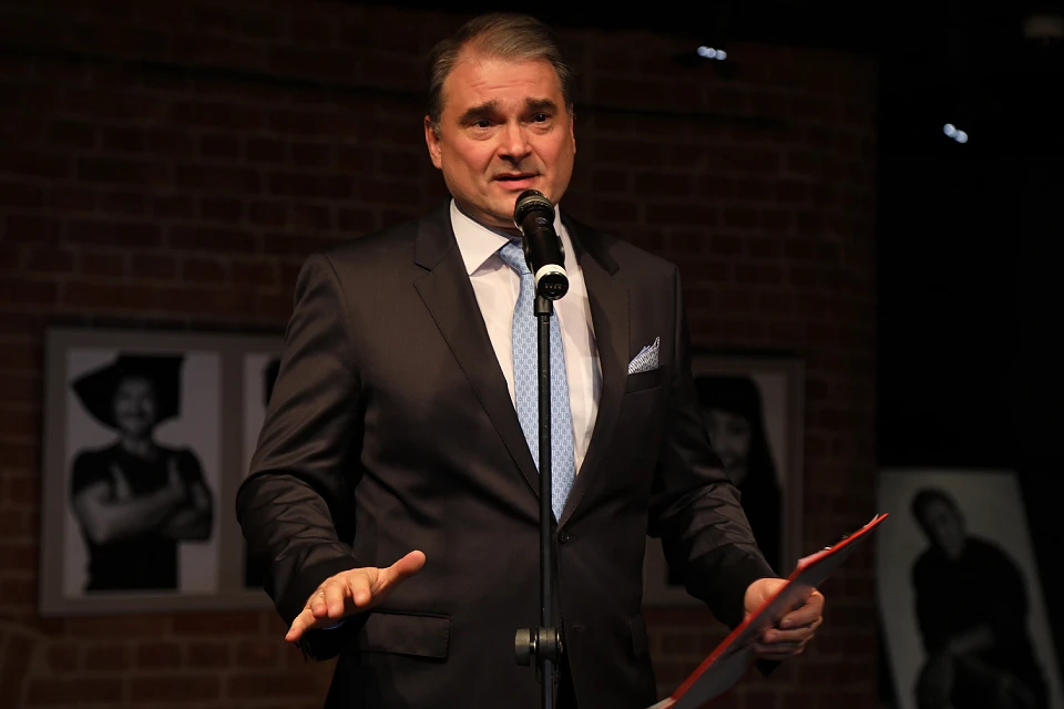 Путин присвоил режиссеру «Папиных дочек» Жигалкину звание заслуженного артиста