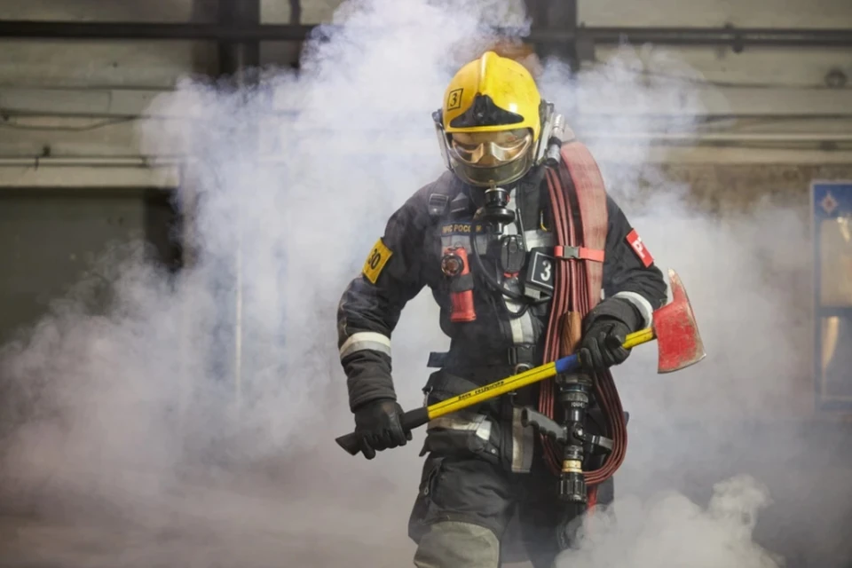 Малков: Пожар начался на территории рязанского предприятия из-за обломков БПЛА