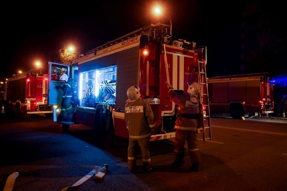 На месте происшествия работали две единицы техники и девять человек.