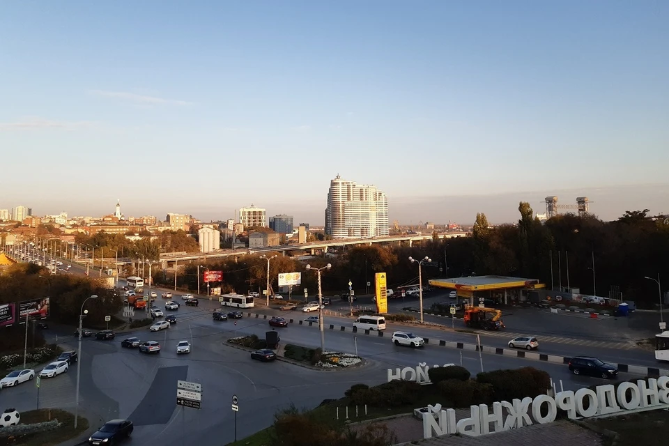 Сейчас на проспекте Стачки люди по утрам проводят в пробках по 20-25 минут.