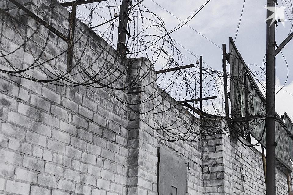 Суд признал мурманчанина виновным по ч. 1 ст. 157 УК РФ и назначил ему один год лишения свободы в исправительной колонии общего режима.