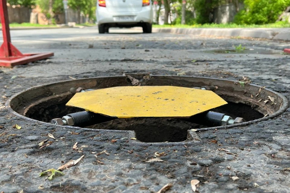 В первую очередь, такую защиту ставят на колодцы возле школ, детских садов, больниц, поликлиник. Фото: «РКС-Самара»