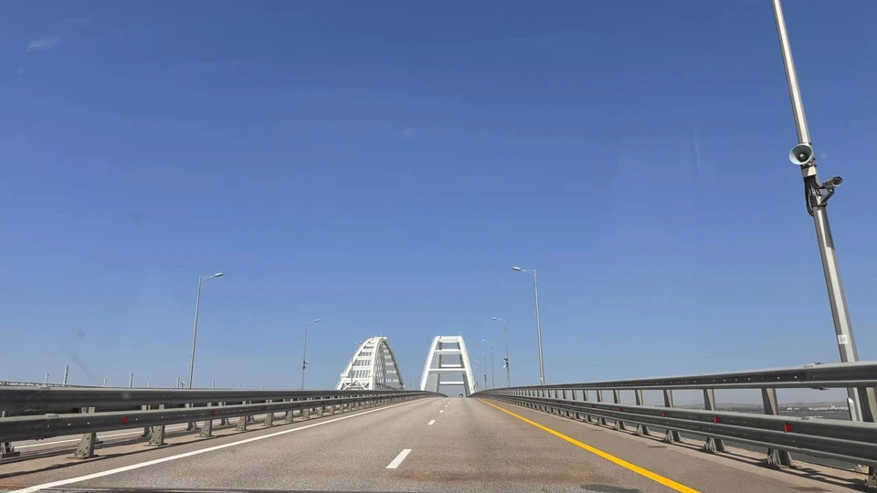 В очереди перед Крымским мостом со стороны Керчи стоят 300 авто