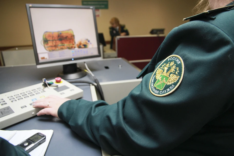 Дмитрий Демешин поздравил хабаровских таможенников с профессиональным праздником