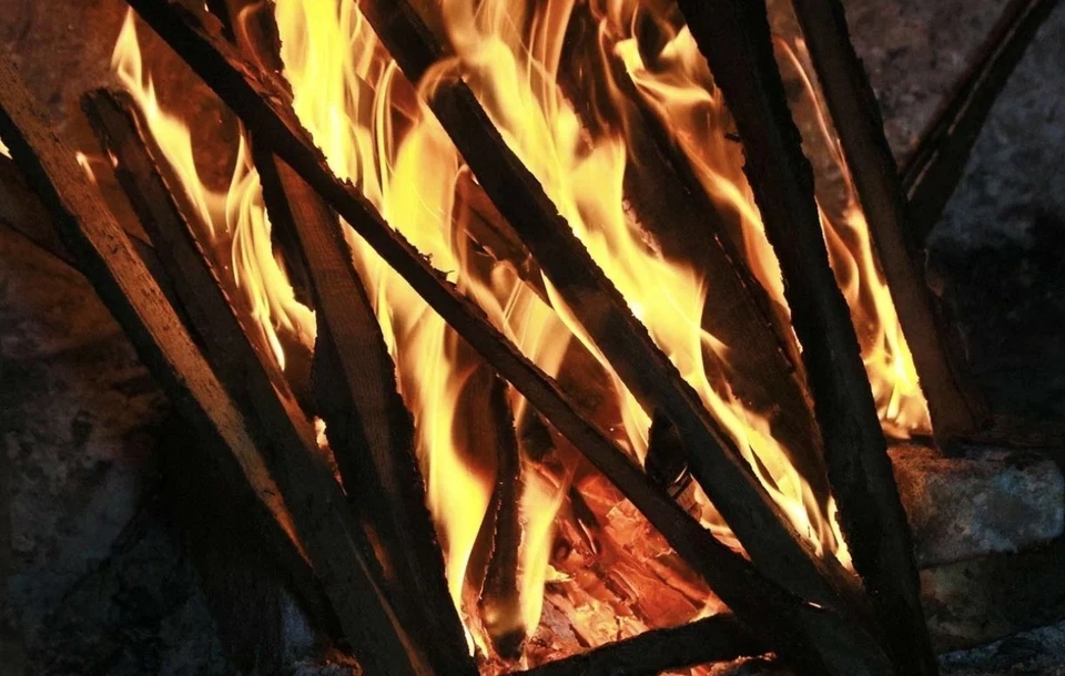 Наиболее частая причина - неосторожное обращение с огнем