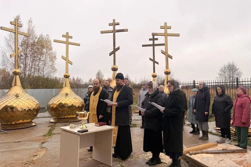 На храм установили купола. Фото: II Тверское благочиние