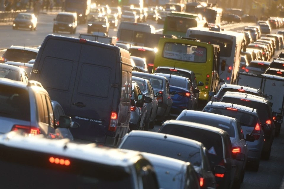 Необходимость развития дорожной инфраструктуры обусловлена постоянным ростом количества автомобилей в городе.