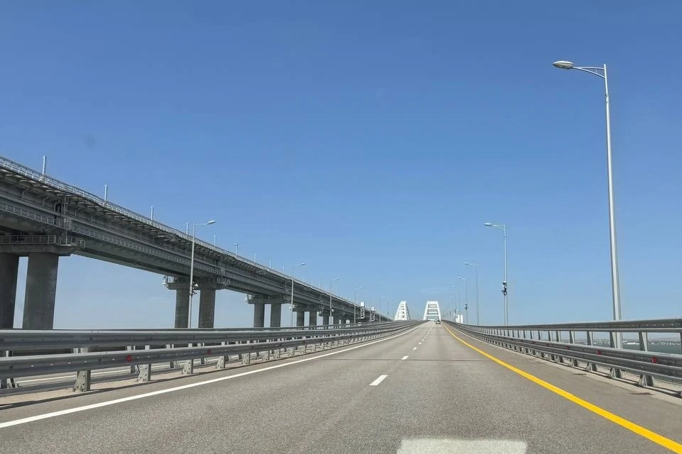 В очереди перед Крымским мостом с обеих сторон стоят 410 автомобилей