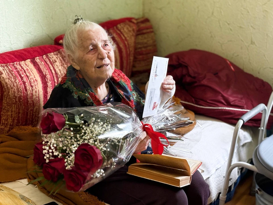 Татьяну Федоровну поздравили с 95-летием. Фото - тг-канал администрации Бердянска