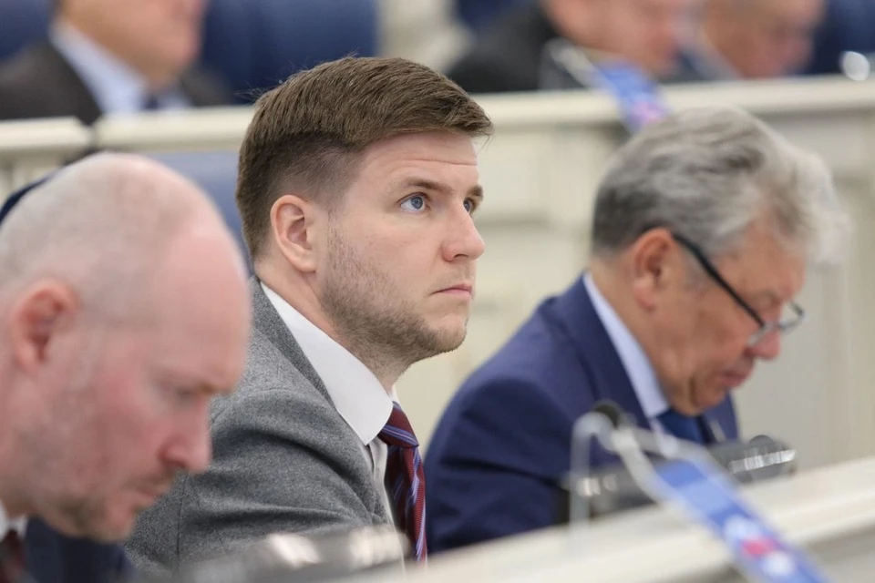 Инициатором предложения выступил депутат областного парламента Никита Коваль. Фото: пресс-служба ЗАКСа Ленобласти.