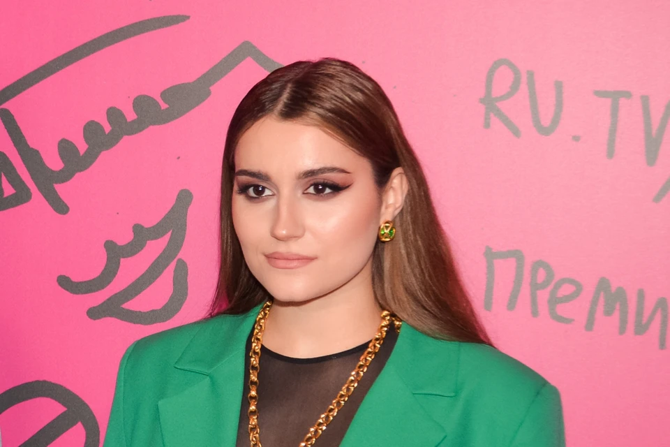 Певица Mona отменила концерт в Новосибирске из-за бронхита.