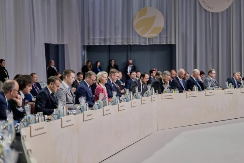 Politico: ЕС усиливает давление на страны, не желающие финансировать Украину