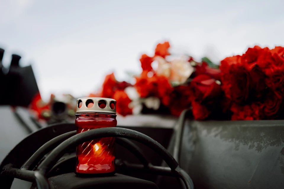 Из 23 погибших на заводе пока похоронить могут только семерых.