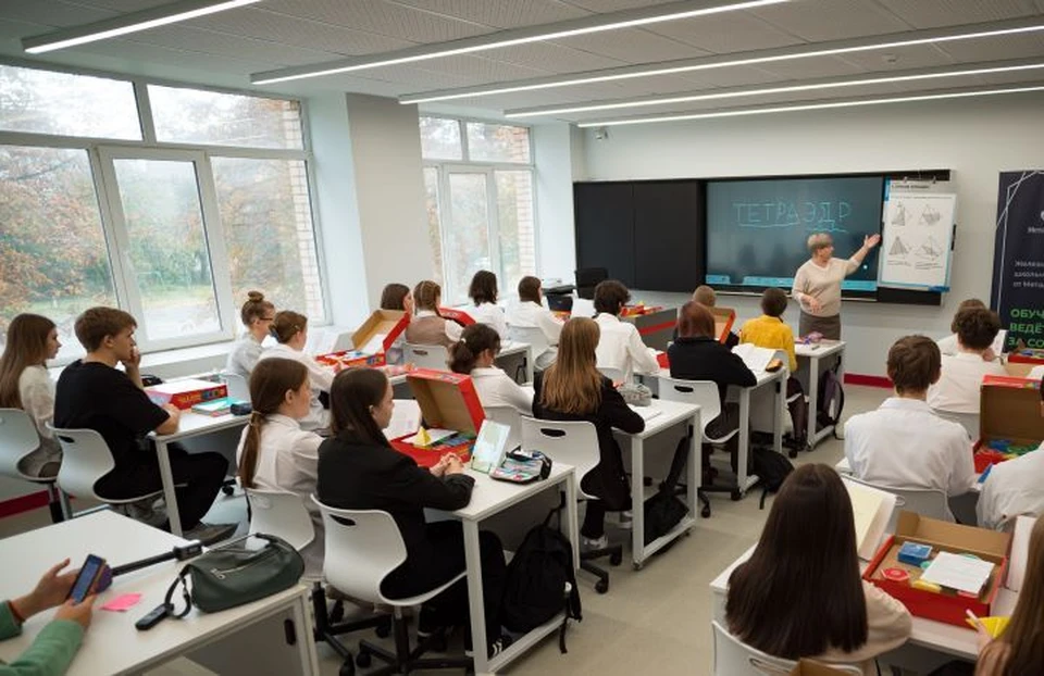 Вместо традиционных досок теперь используются интерактивные мультимедийные панели