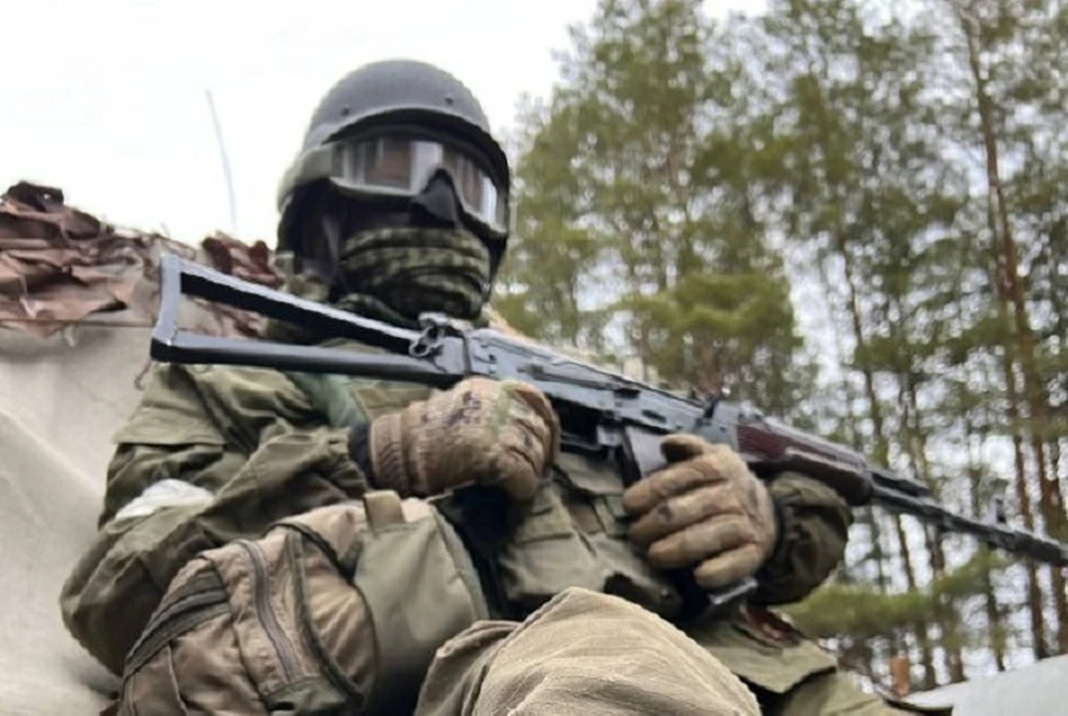 При получении бойцом ордена РФ или Георгиевского креста выплатят 500 тысяч рублей, медали РФ - 100 тысяч рублей.