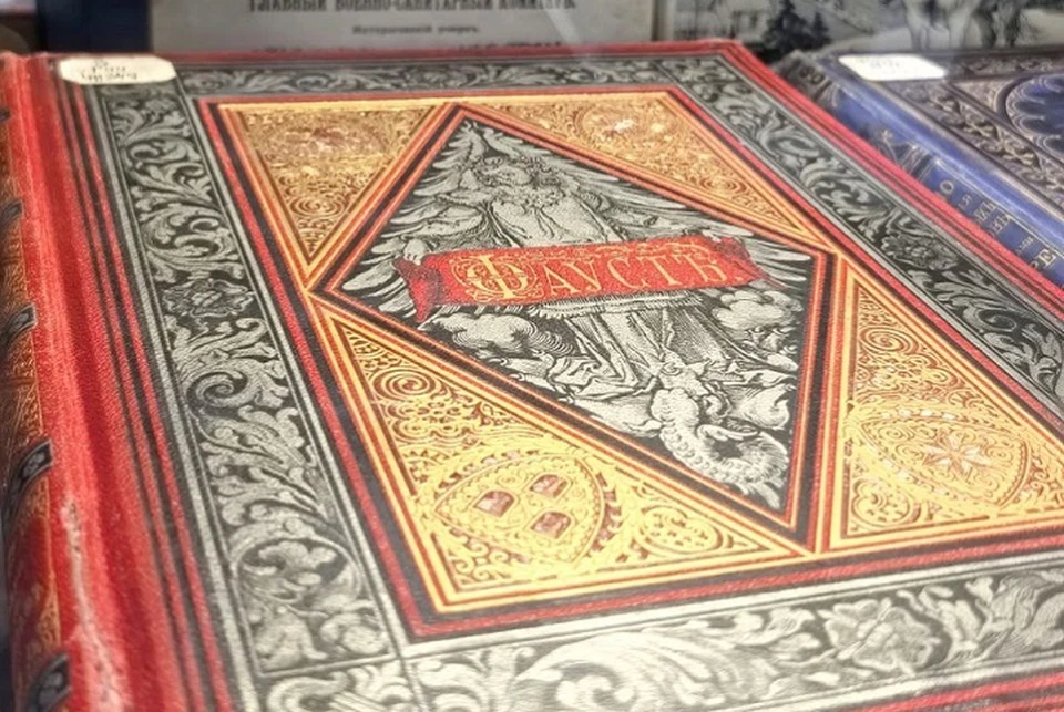 В экспозицию вошли уникальные книги. Фото: соцсети Ставропольской краевой научной библиотеки имени М. Ю. Лермонтова.