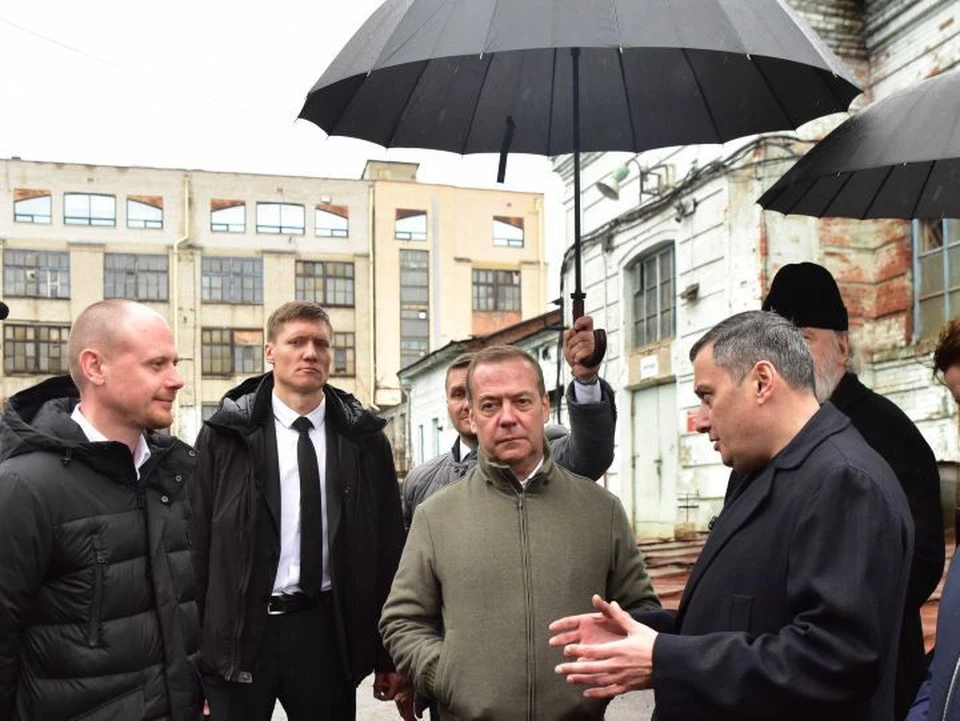 Дмитрию Медведеву показали, что исторический центр города находится в плачевном состоянии. ТГ-канал Хинштйена