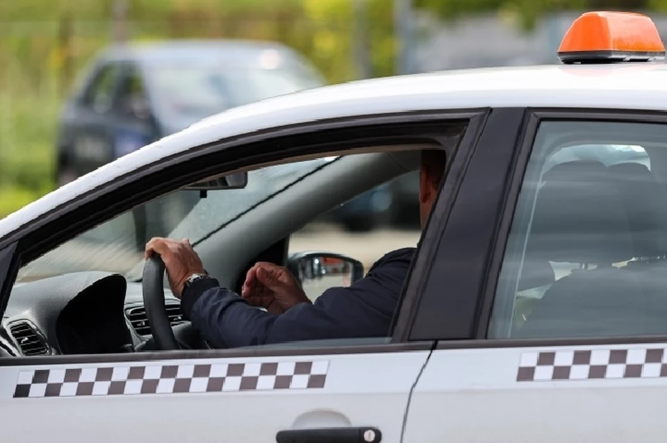 Жителям ДНР настоятельно рекомендуют пользоваться услугами только легальных такси, гарантирующих безопасные и комфортные поездки