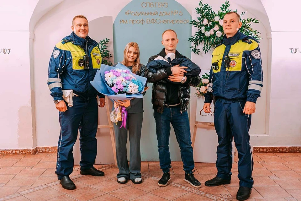 Спустя считанные минуты девушка родила здорового малыша. Фото: ГУ МВД России по Петербургу и Ленобласти