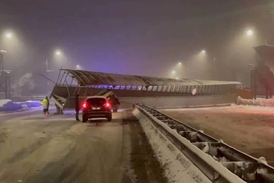 Фура с грузом снесла надземный пешеходный переход в Нижегородской области. Фото: ФКУ Упрдор Москва – Нижний Новгород.