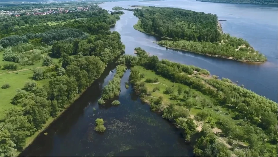 Первый ролик проекта был посвящен легендарной песне "Течет река Волга"