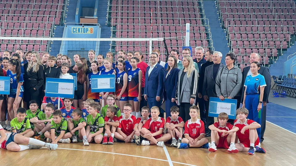 Турнир, который продлится до 31 октября, собрал на одной площадке команды из разных регионов России. Фото: Оренбургский горсовет