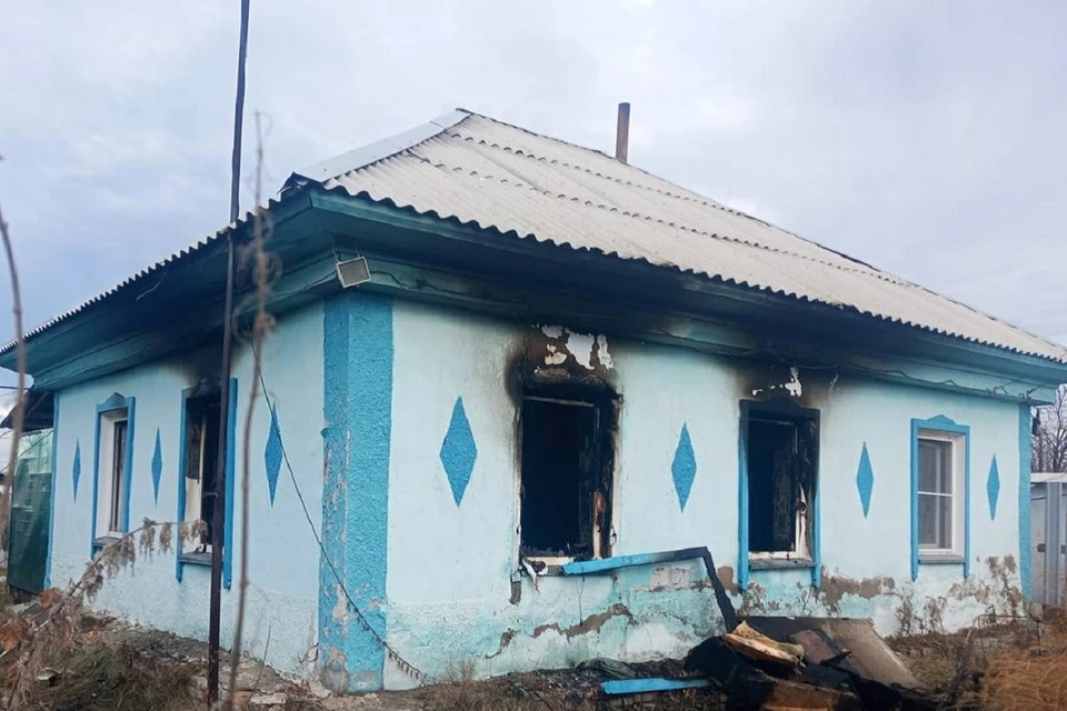 Пожарные ликвидировали открытое горение в течение получаса. Фото: МЧС Новосибирской области