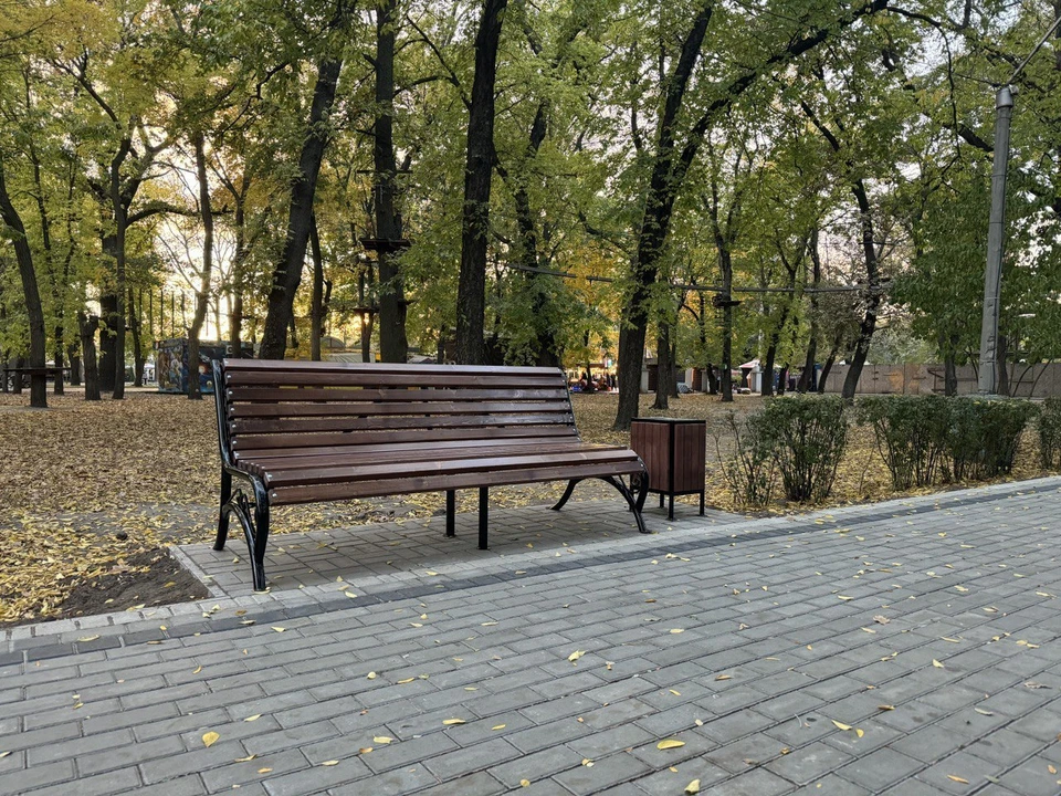 В парке появились новые скамейки. Фото - тг-канал администрации Мелитополя